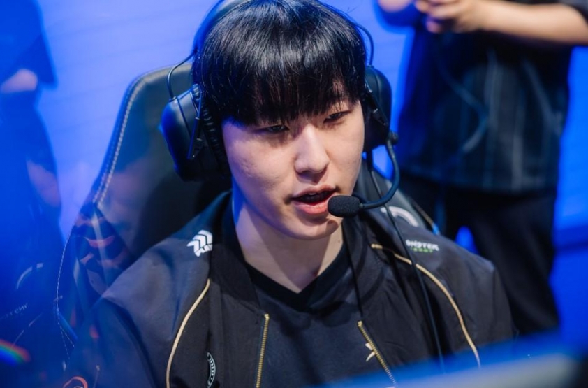 PraY phản ứng phấn khích khi xem Zeka chơi Ryze