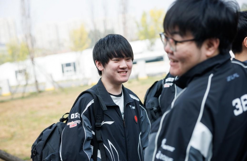 Ngược dòng cảm xúc, TES đá bay BLG khỏi CKTG 2025 TES loại Bilibili Gaming tại CKTG 2025