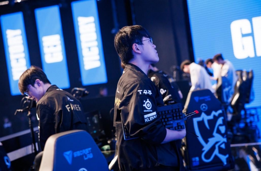 Đội hình T1 tập luyện chuẩn bị trận đấu