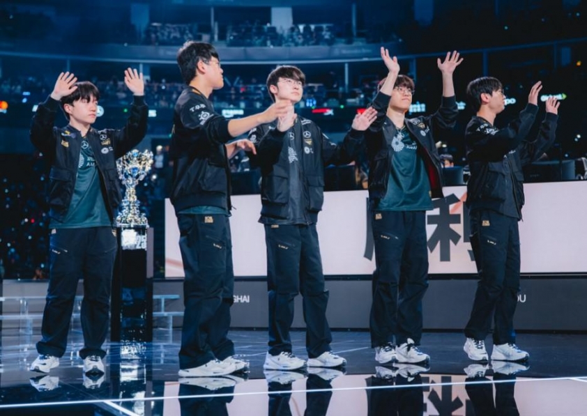 Oner cùng T1 vào Chung kết CKTG 2025 T1 ăn mừng chiến thắng