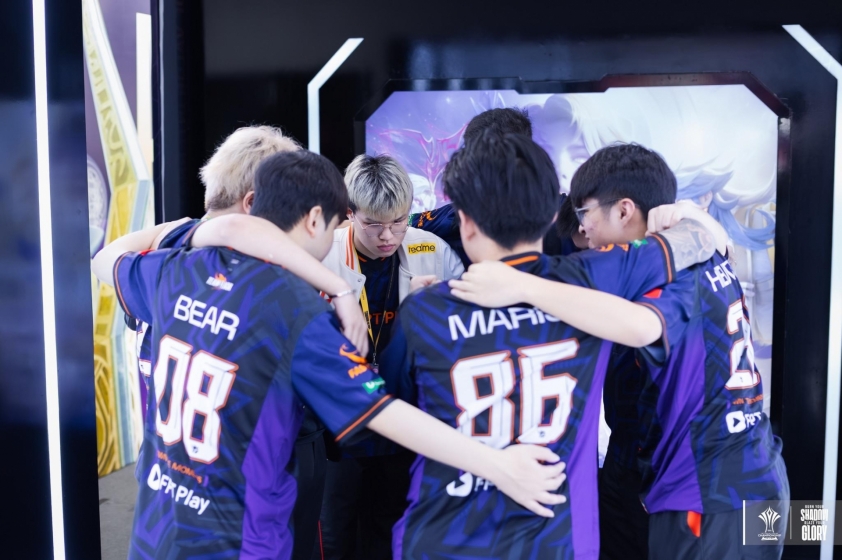 Team Flash trong trận đấu với Flash Wolves