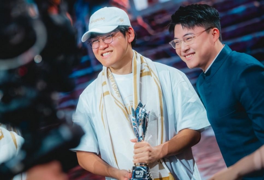 Uzi thực sự sẽ trở lại LMHT chuyên nghiệp để đối đầu Faker một lần nữa Uzi đối đầu Faker