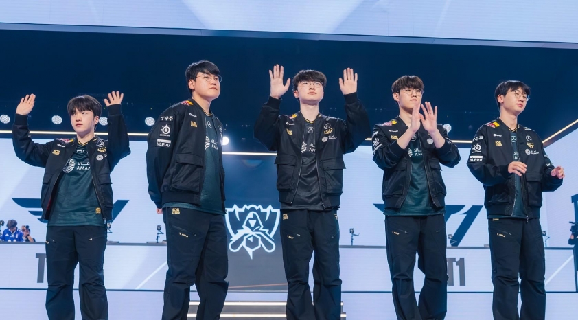 HLV Kim ‘kkOma’ Jung-gyun tại họp báo