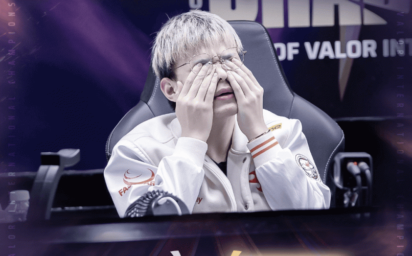 Team Flash gặp khó khăn trong ván thứ 6