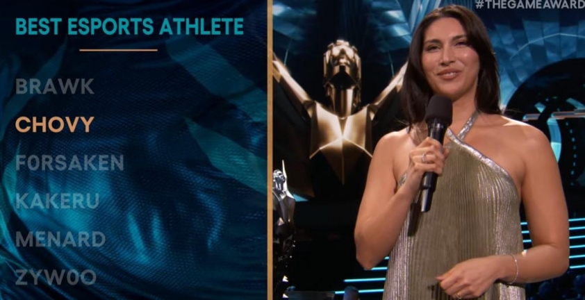 Chovy trên sân khấu nhận giải thưởng